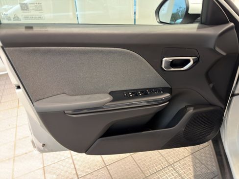 Used 2025 Kia K4 EX image 12