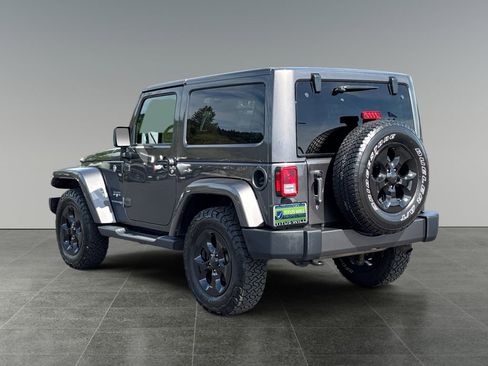 Used 2018 Jeep Wrangler Sahara w/ Connectivity Group AWD/4WD image 8
