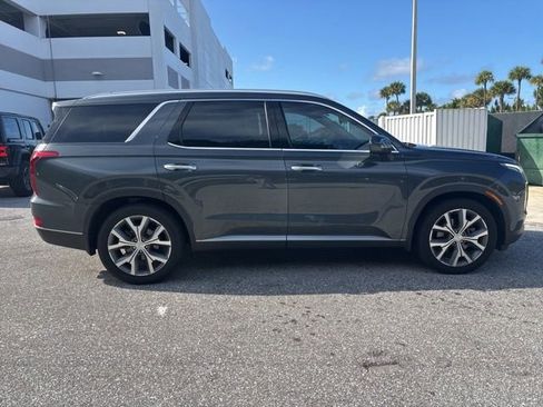 Used 2022 Hyundai Palisade SEL w/ Premium Package FWD image 2