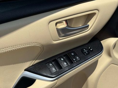 Used 2015 Toyota Camry XLE FWD image 18