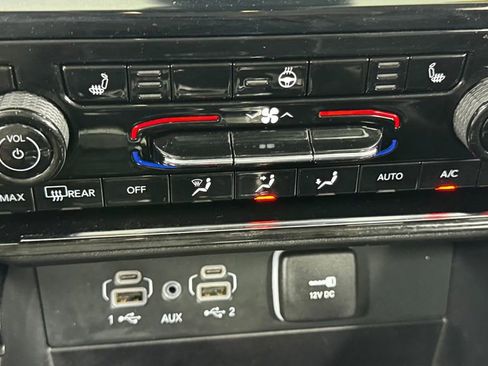 Used 2023 Jeep Grand Cherokee Limited w/ Black Appearance Package AWD/4WD image 28