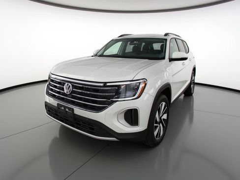 Used 2025 Volkswagen Atlas SE image 3