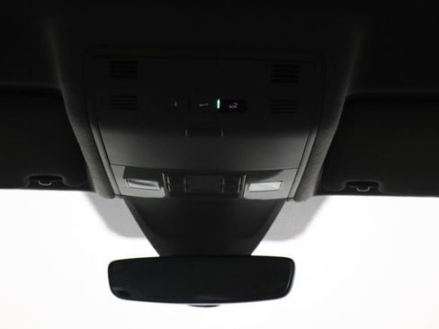 Used 2023 Volkswagen Tiguan SE FWD image 23
