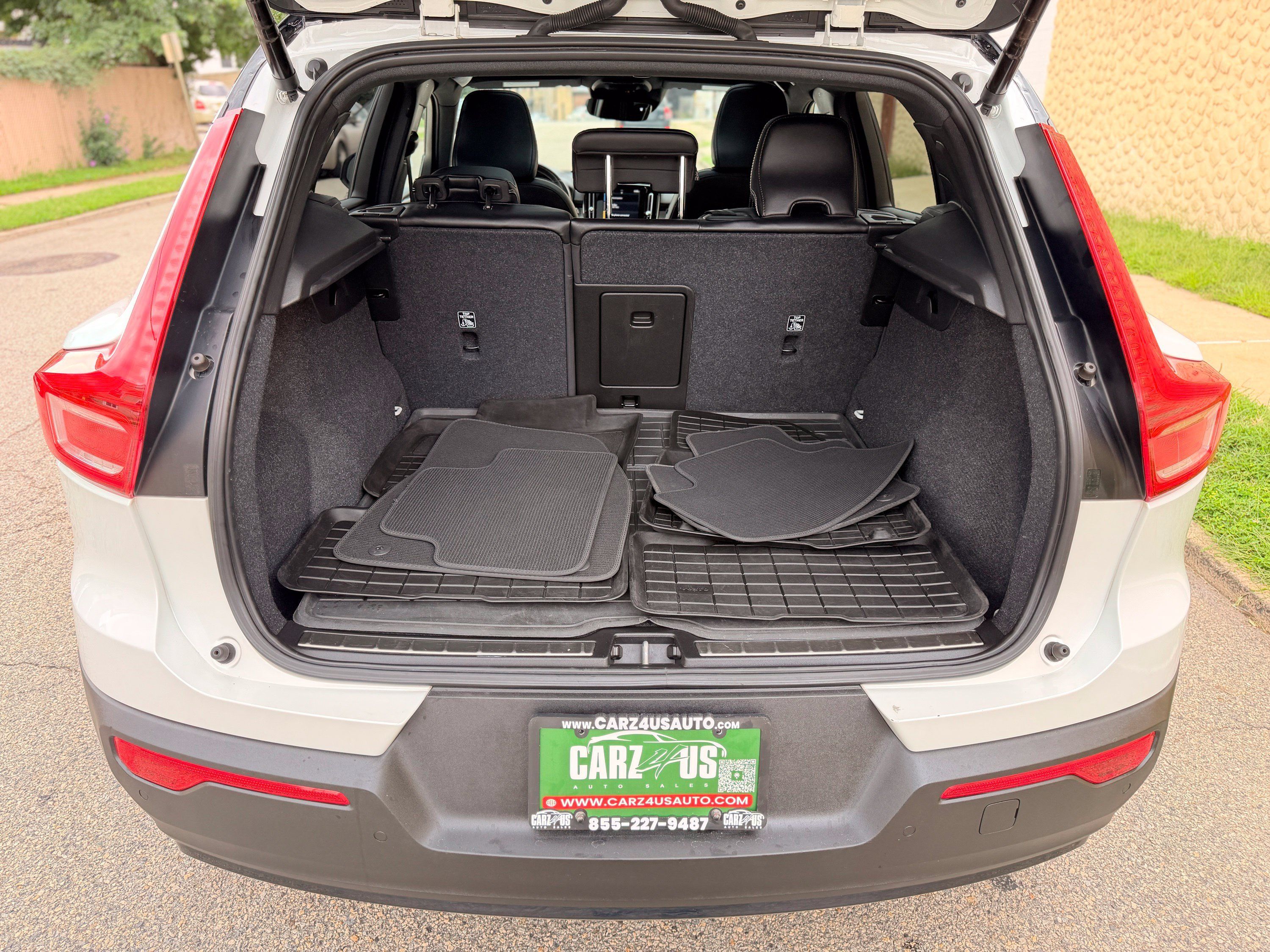 Used 2021 Volvo XC40 T5 R-Design w/ Climate Package AWD/4WD image 8