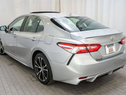 Certified 2020 Toyota Camry SE image 3