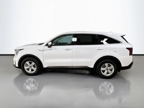 Certified 2024 Kia Sorento LX image 4