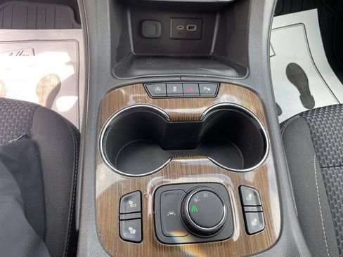 Used 2023 GMC Acadia SLE w/ Driver Convenience Package FWD image 29