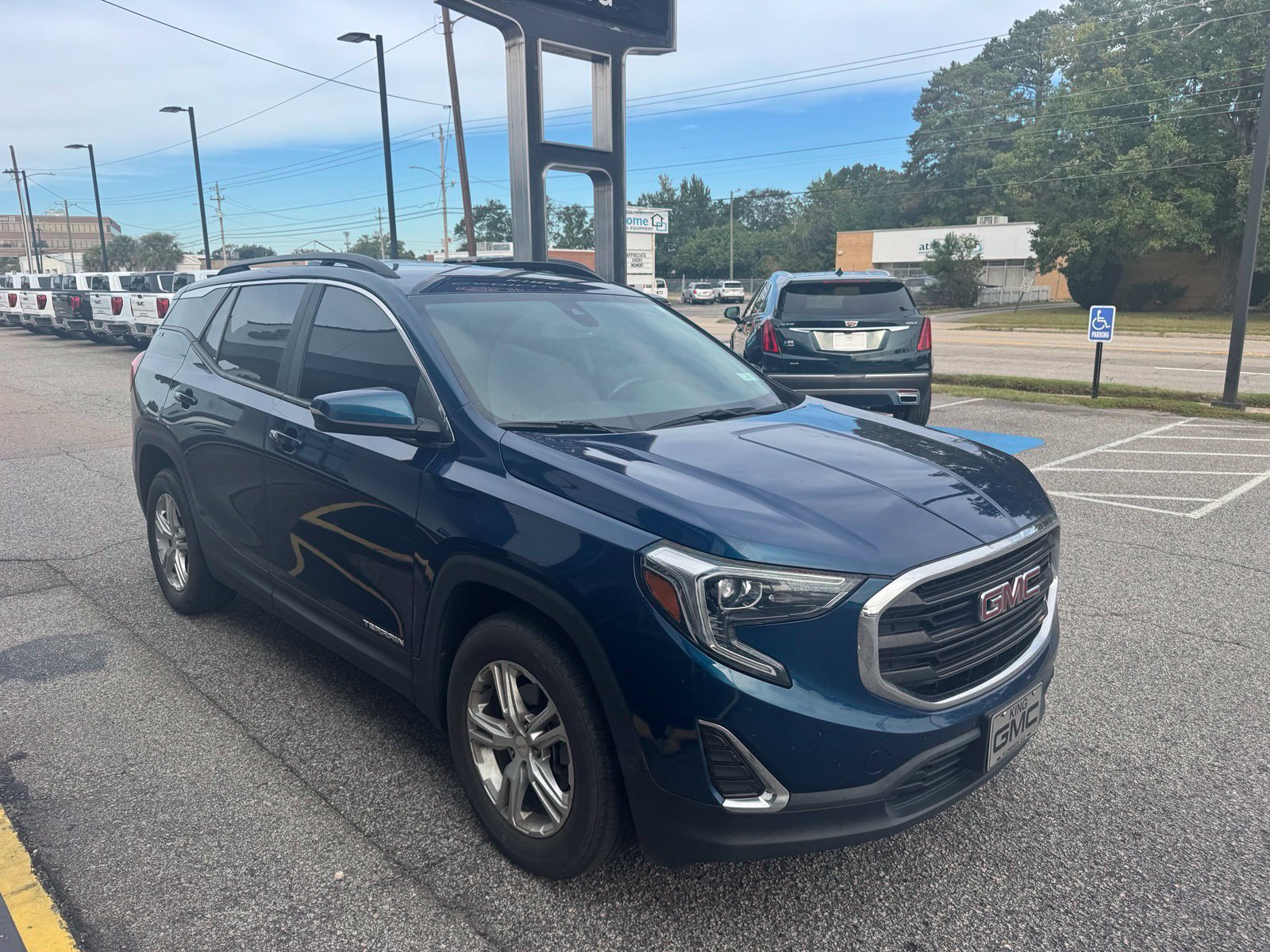 Used 2021 GMC Terrain SLE w/ Driver Convenience Package FWD image 7