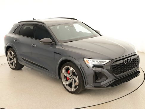Certified 2024 Audi SQ8 e-tron Premium Plus w/ Black Optic Package AWD/4WD image 37
