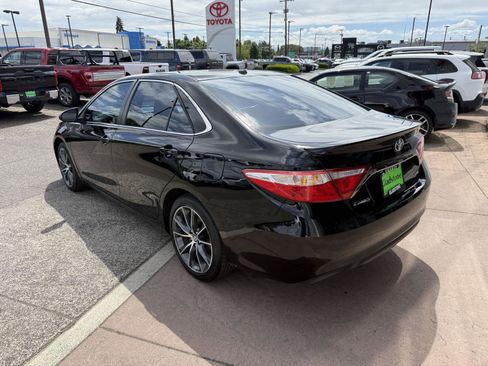 Used 2017 Toyota Camry XSE FWD image 5