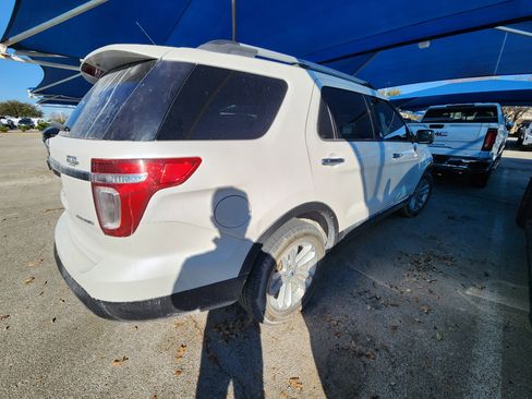 Used 2013 Ford Explorer XLT image 4