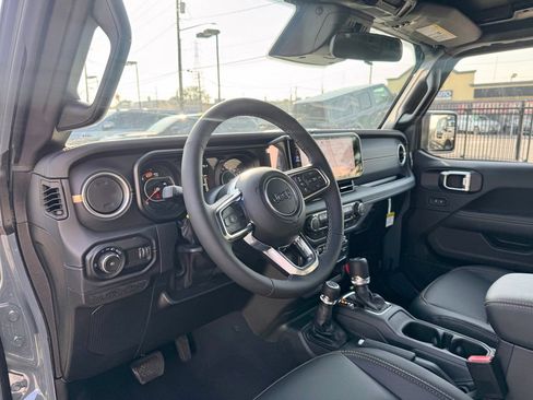 New 2026 Jeep Wrangler Unlimited Sahara AWD/4WD image 10