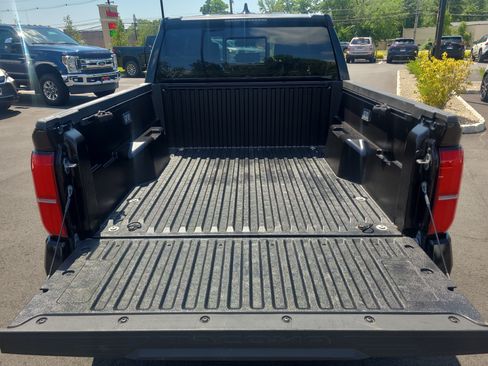 Certified 2025 Toyota Tacoma SR5 w/ SR5 Upgrade Package AWD/4WD image 29