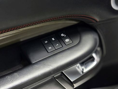 Used 2017 Land Rover Discovery HSE image 13