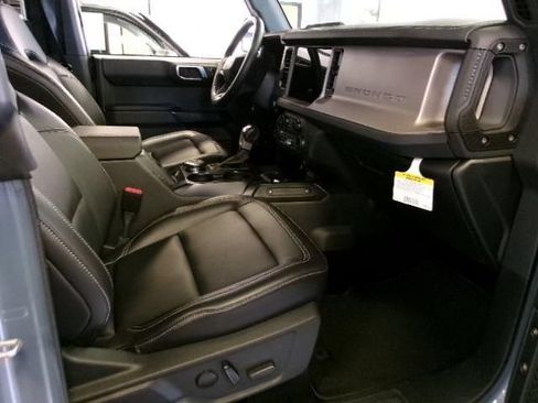 Certified 2025 Ford Bronco Outer Banks AWD/4WD image 3