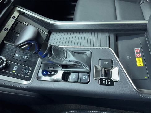 Used 2025 Lexus GX 550 w/ Accessory Package (2T) image 32