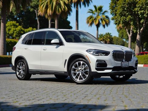 Used 2021 BMW X5 xDrive40i w/ Premium Package image 2