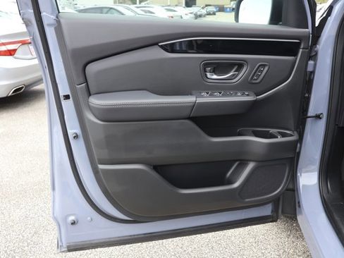 New 2025 Honda Pilot Touring image 12