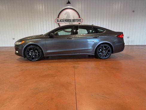 Used 2019 Ford Fusion SE w/ Equipment Group 151A image 2