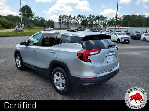 Used 2022 GMC Terrain SLE w/ Driver Convenience Package FWD image 3
