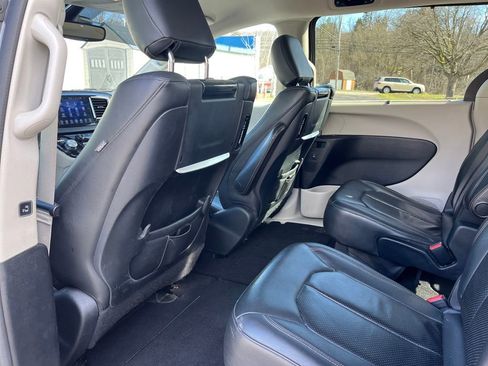 Used 2017 Chrysler Pacifica Touring-L Plus w/ Advanced Safetytec Group FWD image 28