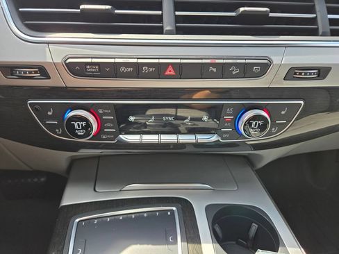 Used 2018 Audi Q7 3.0T AWD/4WD image 35