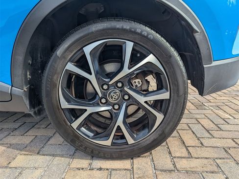 Certified 2019 Toyota C-HR XLE image 20