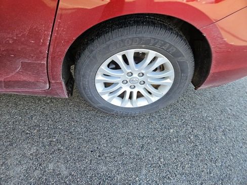 Used 2013 Toyota Sienna XLE image 12