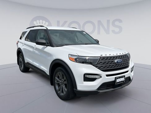 Used 2021 Ford Explorer XLT w/ Equipment Group 202A AWD/4WD image 18