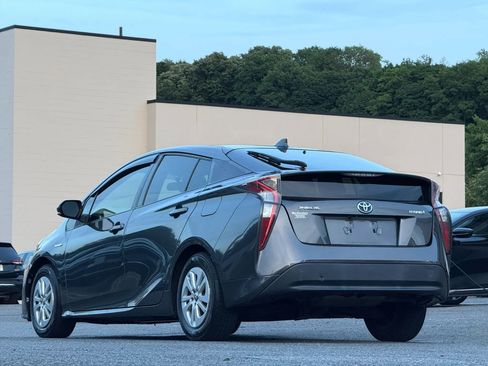 Used 2016 Toyota Prius Two FWD image 5