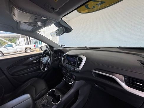 Used 2023 GMC Terrain SLT image 17