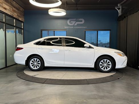 Used 2017 Toyota Camry LE image 2