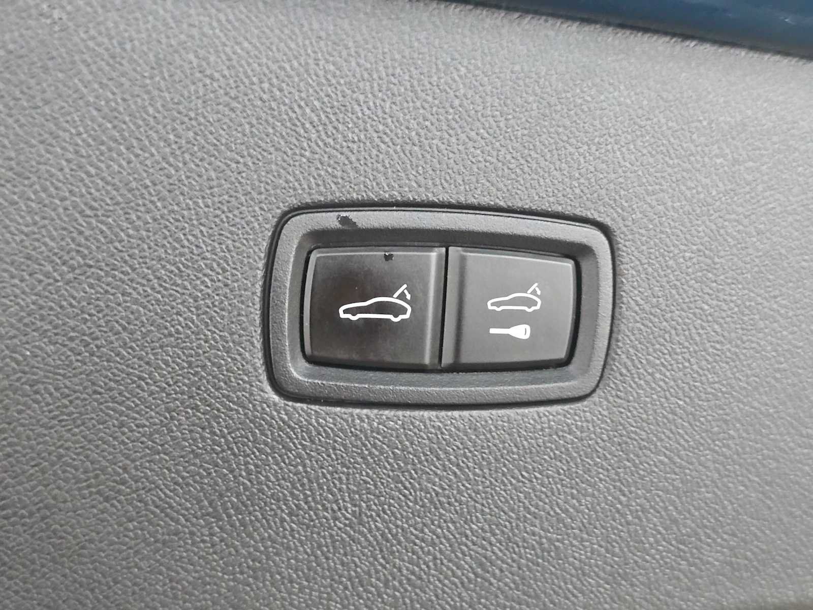 Used 2025 Porsche Cayenne E-Hybrid Coupe AWD/4WD image 15