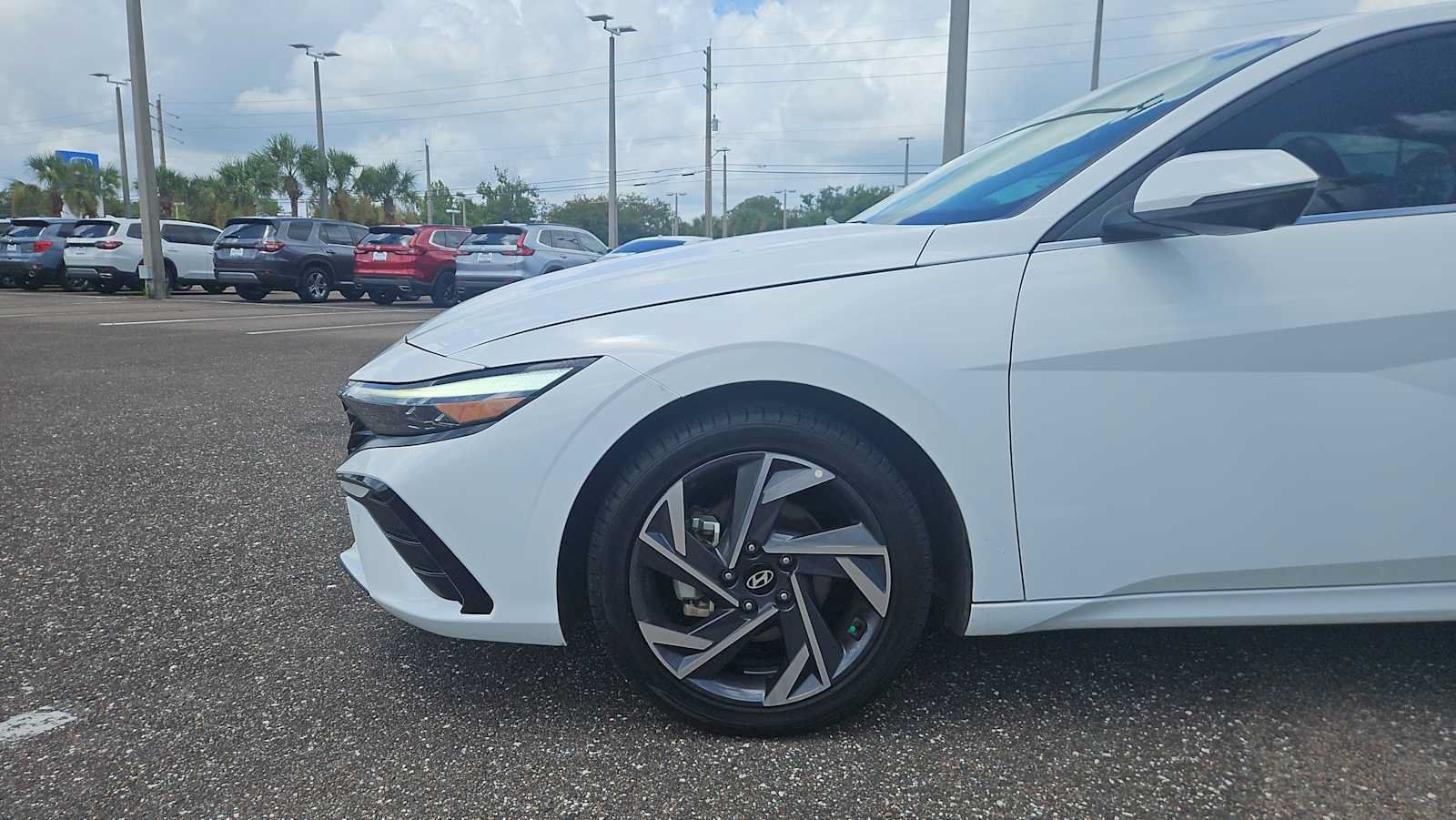 Used 2024 Hyundai Elantra Limited FWD image 19