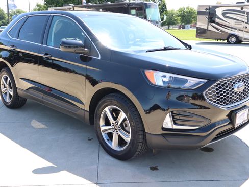 Used 2023 Ford Edge SEL w/ Convenience Package image 4