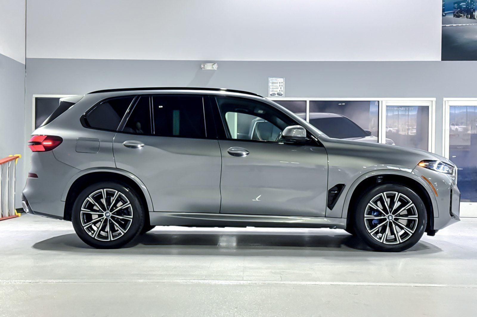 Used 2024 BMW X5 xDrive50e w/ Executive Package AWD/4WD image 8