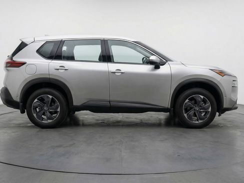 Used 2025 Nissan Rogue SV AWD/4WD image 11