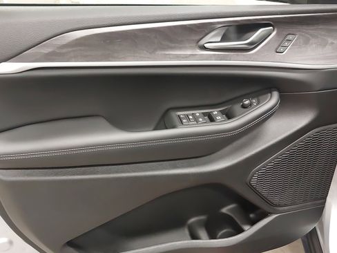 New 2025 Jeep Grand Cherokee L Limited w/ Luxury Tech Group II image 24