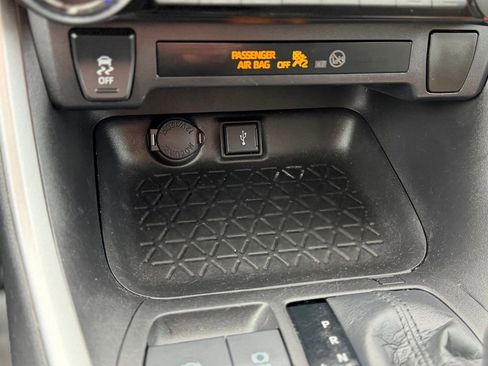 Used 2021 Toyota RAV4 LE image 18