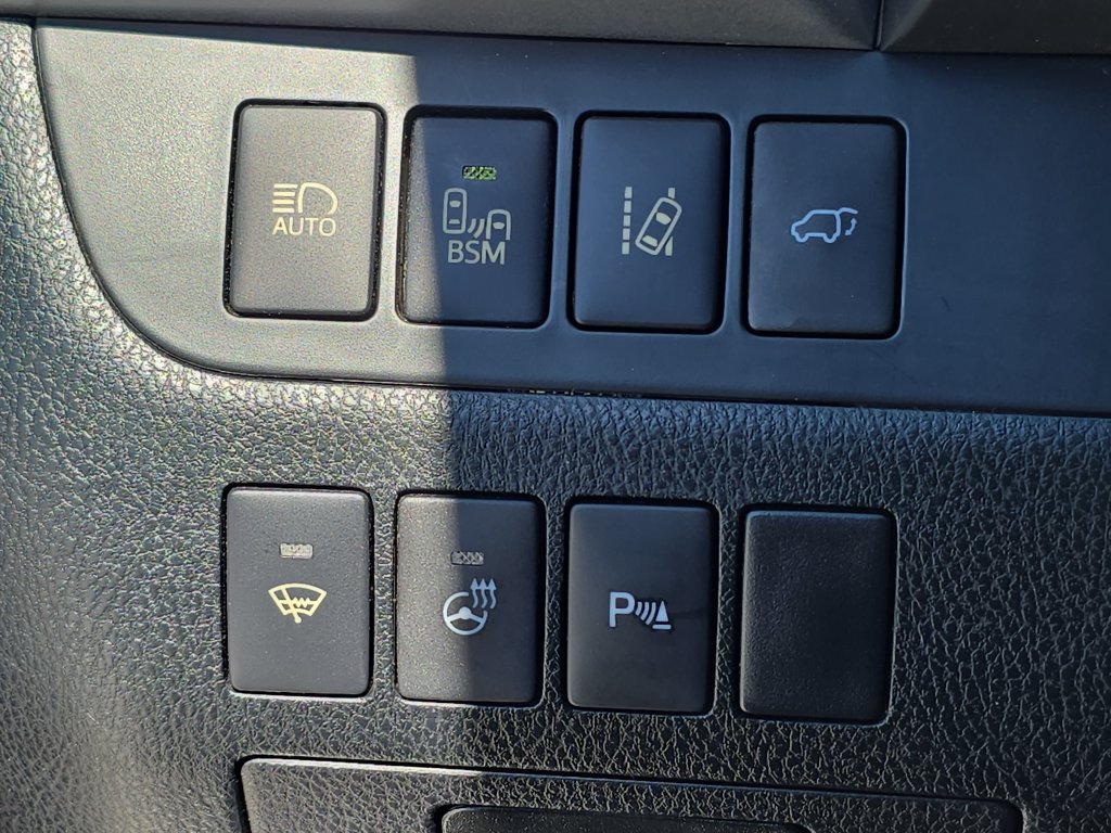 Used 2014 Toyota Highlander Limited Platinum FWD image 31
