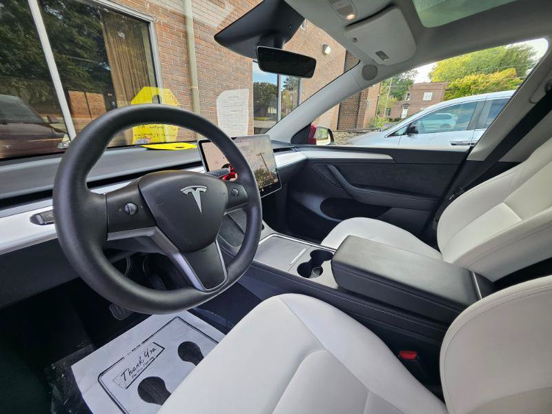 Used 2025 Tesla Model Y Long Range RWD image 37