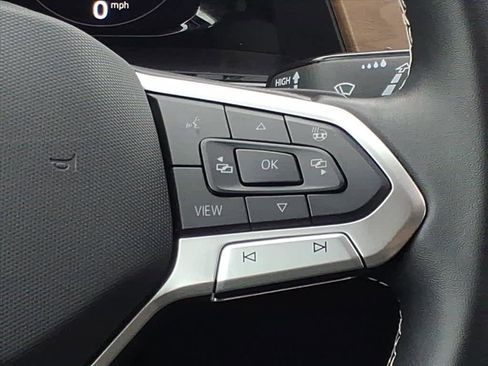 Used 2024 Volkswagen Atlas SE w/ Panoramic Sunroof Package image 9