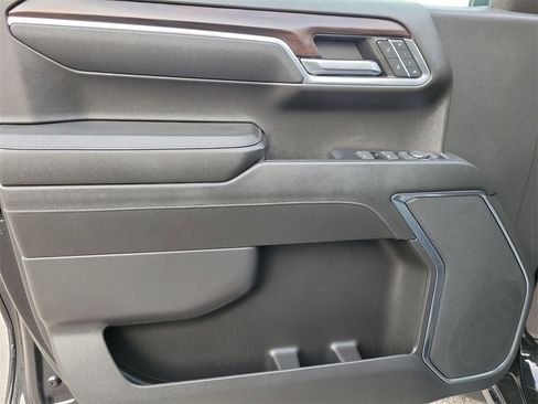 Used 2024 GMC Sierra 1500 SLT image 15