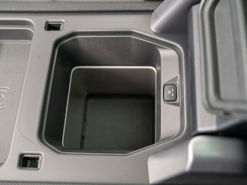 Used 2022 Land Rover Defender 90 X-Dynamic S image 28