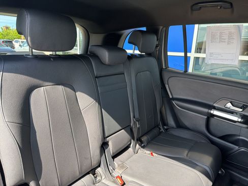 Used 2021 Mercedes-Benz GLB 250 4MATIC image 24