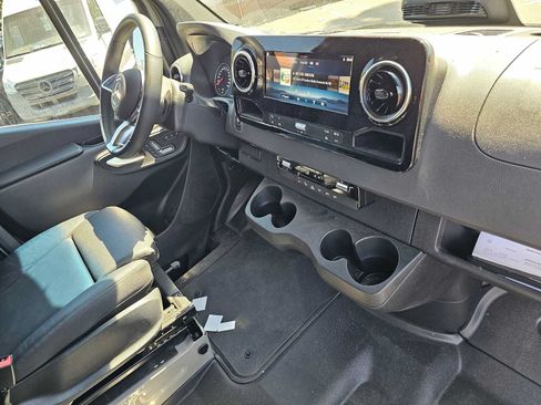 Used 2026 Mercedes-Benz Sprinter 2500 image 11