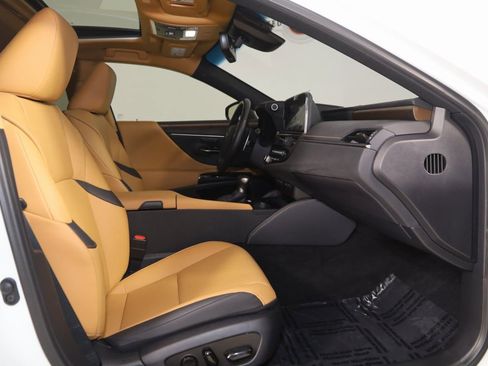 Used 2025 Lexus ES 300h F Sport w/ Accessory Package (Z1) image 13