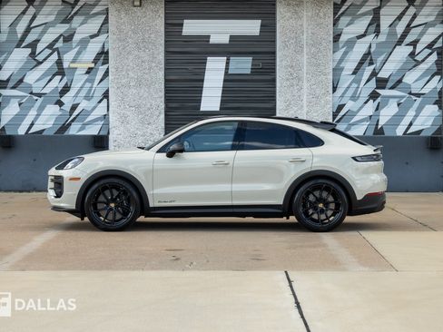 Used 2024 Porsche Cayenne Turbo GT AWD/4WD image 7
