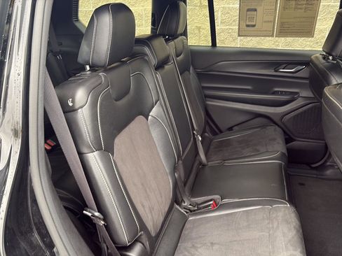 Used 2024 Jeep Grand Cherokee L Laredo image 31