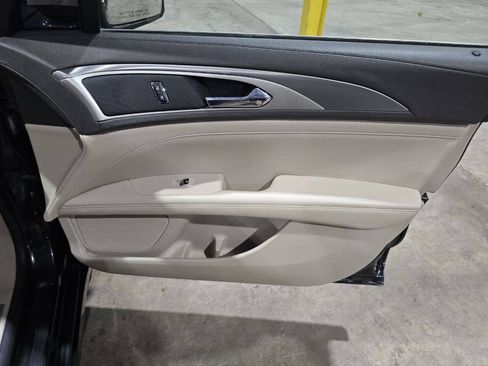 Used 2017 Lincoln MKZ Premiere FWD image 33